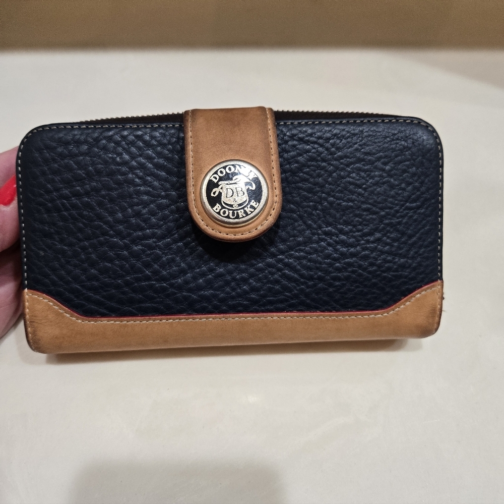 Classic Dooney & Bourke NAVY Leather & Tan Pebbled Double Zipper Wallet